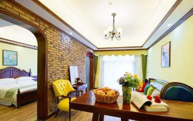 Mogan Mountain Xiaofeng Mujing Xiangye Hot Spring Hostel