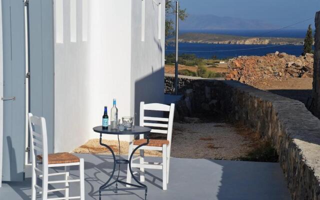 The Hedonist Square cycladic house with sea view