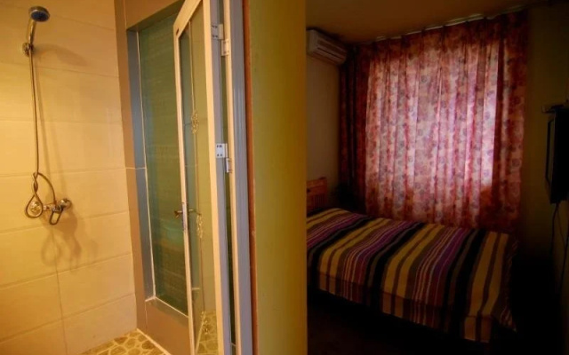 Xiyi International Youth Hostel