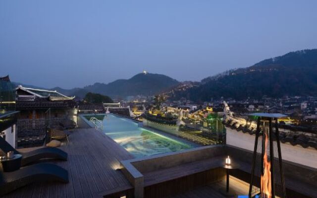 Mount Villa by T Residence