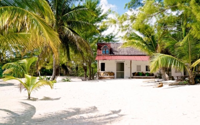 Private oceanfront house - lagoon access