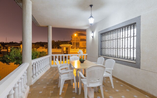 Fidalsa Villa Grand White House