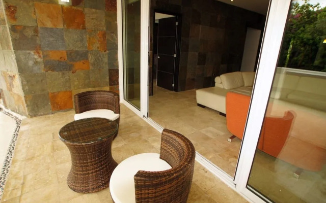 Mamitas 1102 2 Bedrooms and Terrace by RedAwning