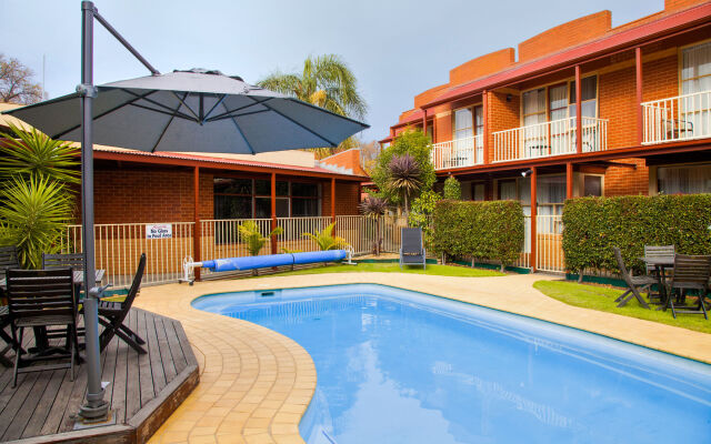 National Hotel Complex and Bendigo Central Apartments