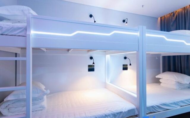 Storm Electronics Sport Hotel