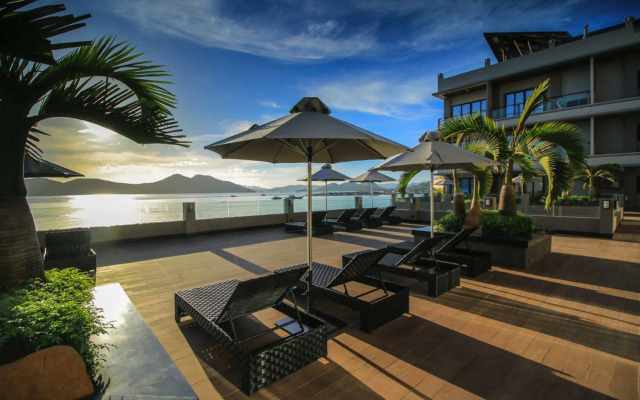 Two Seasons Coron Bayside Hotel