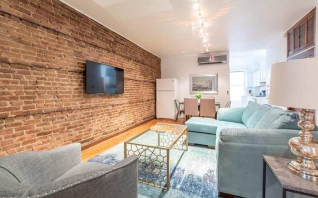 Brownstone Style 3BR Apartment in NYC