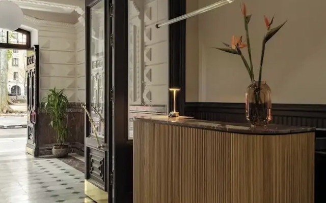 Batimont Suites & Apartments