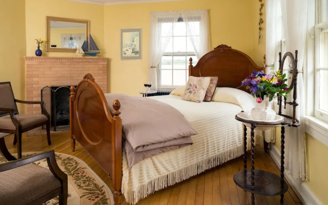 Yale Manor B&B and Yurt Glamping