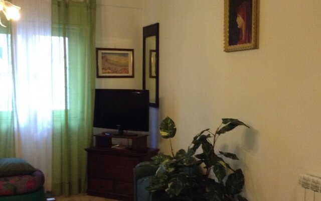 Apartment With 2 Bedrooms in Palermo, With Balcony and Wifi - 13 km Fr