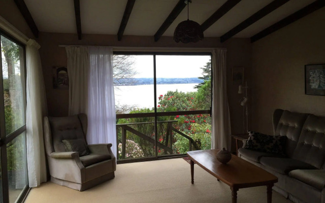 Lakeview Holiday Home