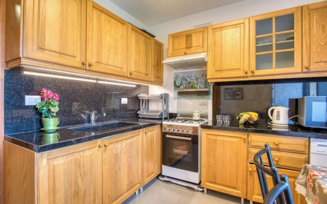 Gin 3-Bedroom Apartment in Mzaar