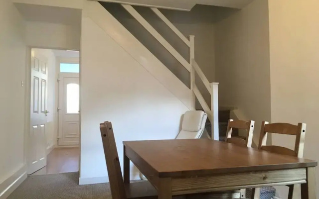 Cv21 3SG Whole 2-bed House in Rugby