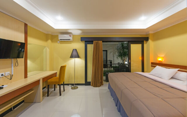 RedDoorz Plus near Mall Bali Galeria 2