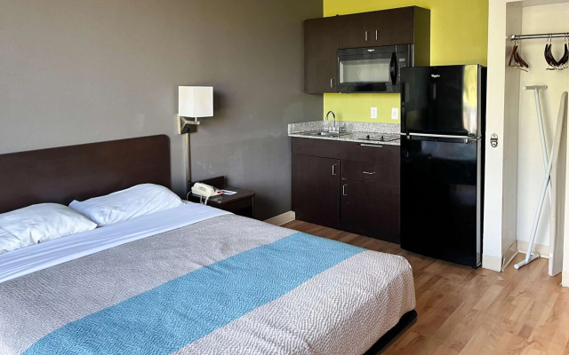 Motel 6 Clarion, PA