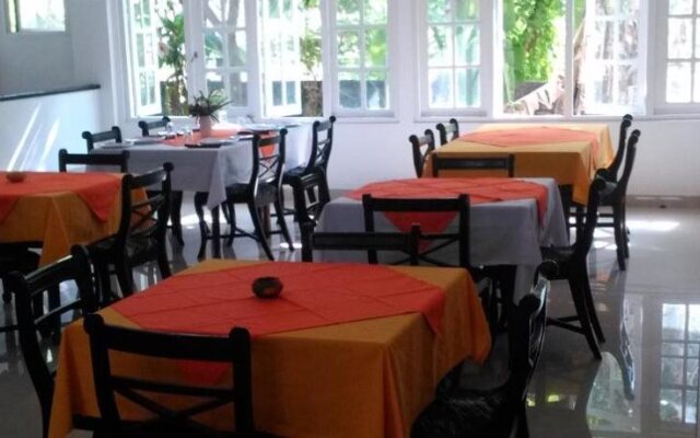 Oasis Inn