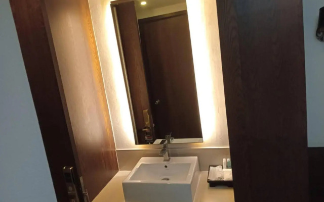 Collection O The Bangkok Airport Link Suite