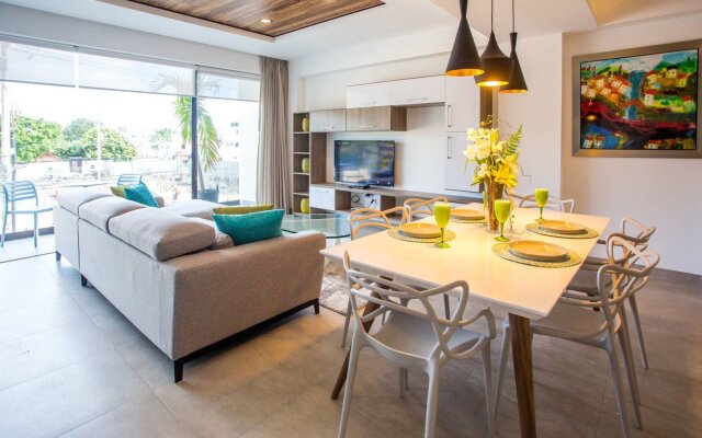 Amazing 2BR Condo w Pool Views Dream Location