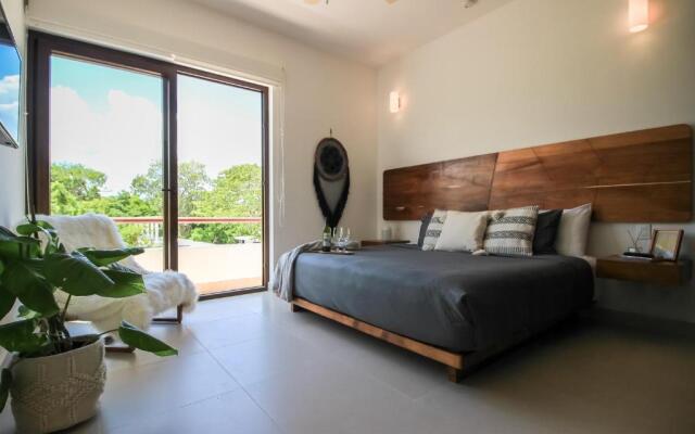 2Story Penthouse with Hot Tub Panoramic Jungle Views Charming Balcony in Bahia Principe