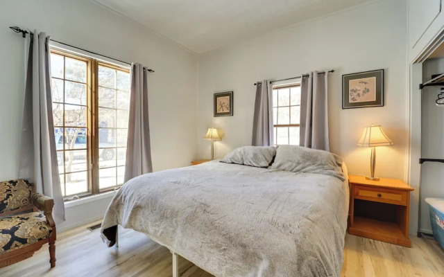 'dolorable' Home w/ Yard - Walk to River!