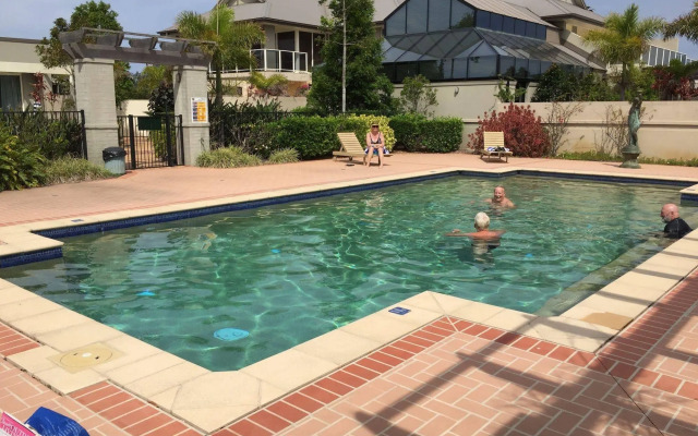 Harrington River Lodge