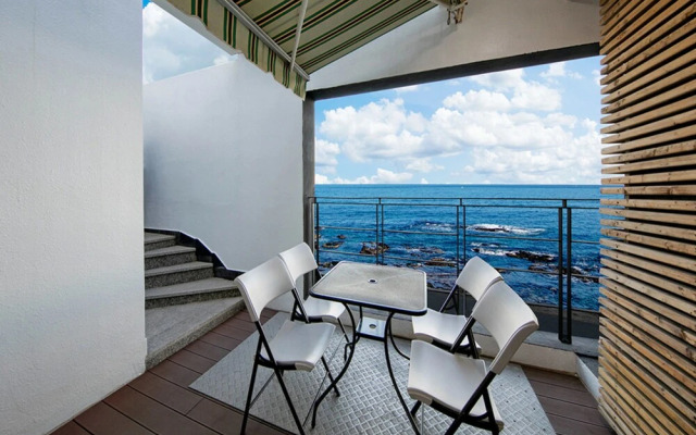 Pohang Couple Stone Pension