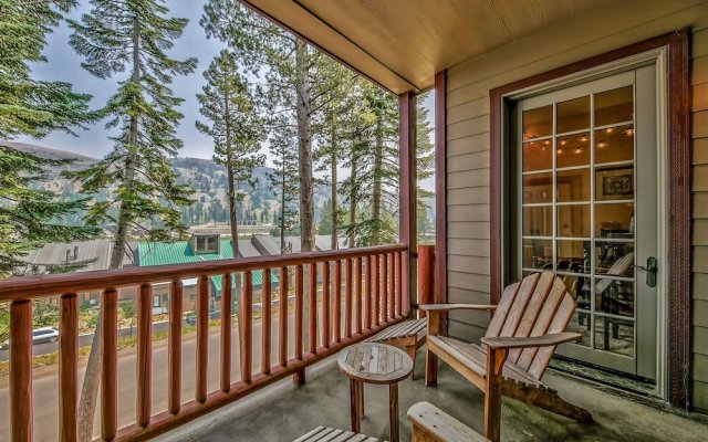 Luxury Three Bedroom Mountain Escape at Kirkwood Townhouse by RedAwning