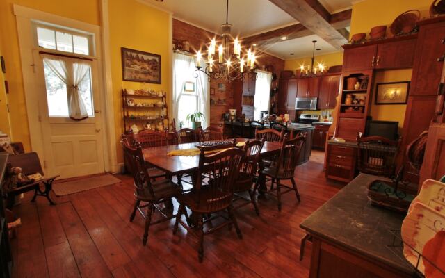 The Pines of Dresden B&B