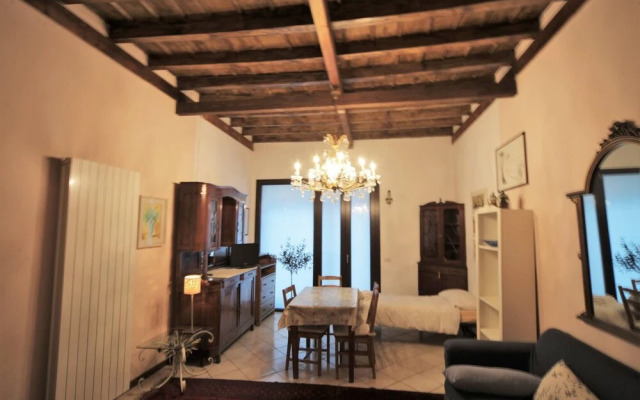 "trilocale In Corte Dell'800"