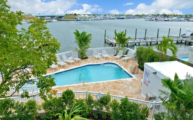 Bayview South 801 Eisenhower Dr. #6
