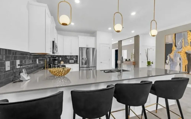 2940 Penel 9 Bedroom Home