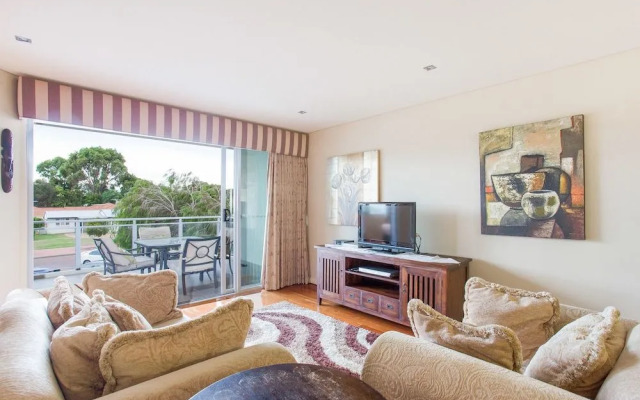 Spinnakers Apartments