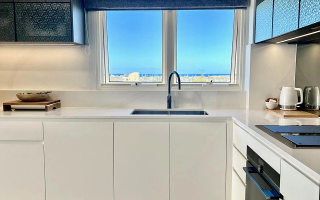 84 The Spit Holiday Apartments