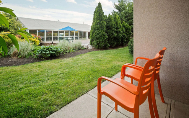 Howard Johnson Hotel by Wyndham Toms River