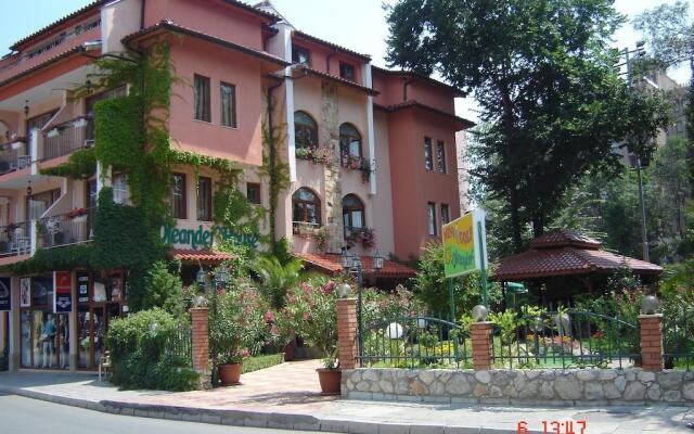 Oleander House And Tennis Club