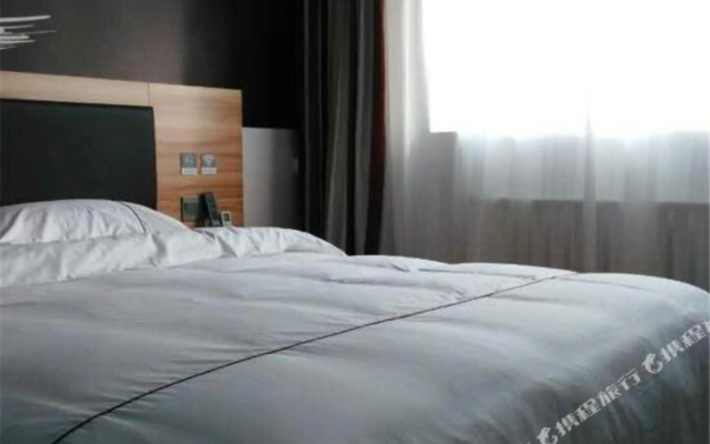 Rujia Huayi Select Hotel (Tangshan Railway Station Nanhu Shopping Plaza)