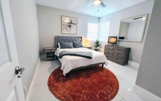 Hollywood Hideaway Luxe 3BR Escape