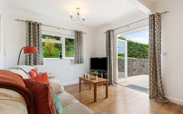 St Helens Apartment 2 - Short Walk to Beach