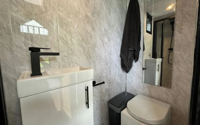 1 Bed Cabin - Sleeps 2 - Parking