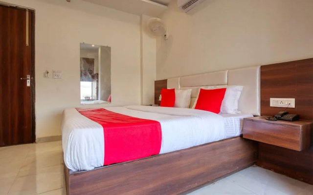 OYO 42743 Hotel Midway