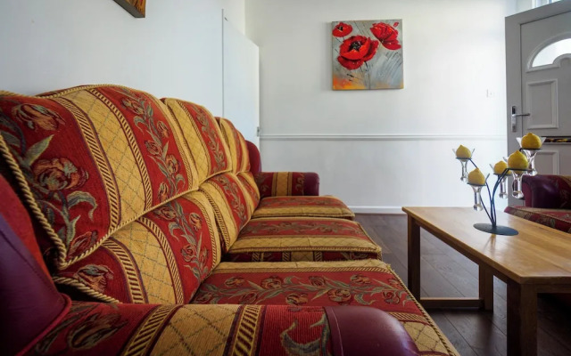 12 Cornwallis Lodge Family Room 2