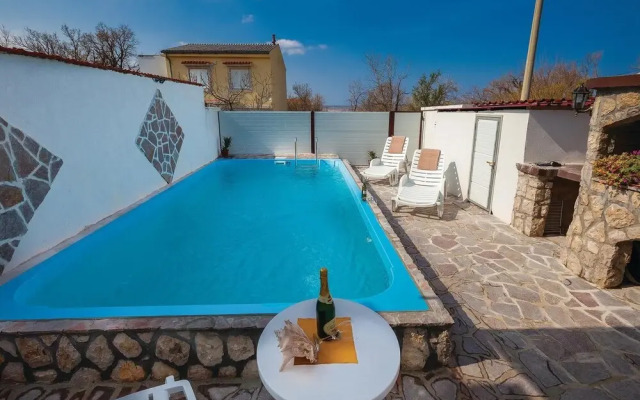 Stunning Home in Jadranovo With Wifi and 5 Bedrooms