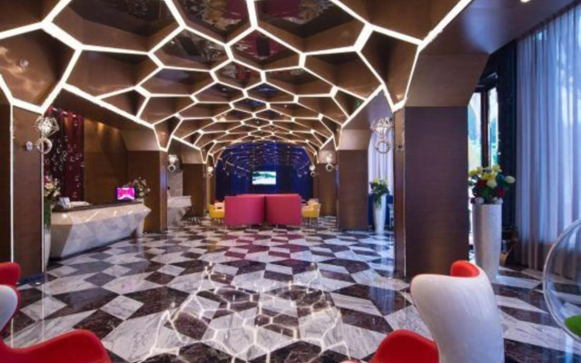 Loves Hotel