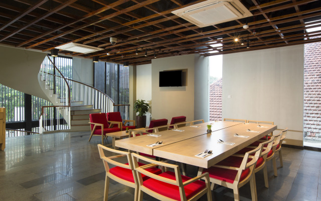 Up-Peak Hotel Simpang Lima Semarang Powered by Archipelago