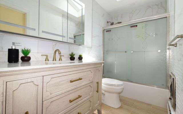 Cheerful & Beautiful 3-Bedroom Ranch