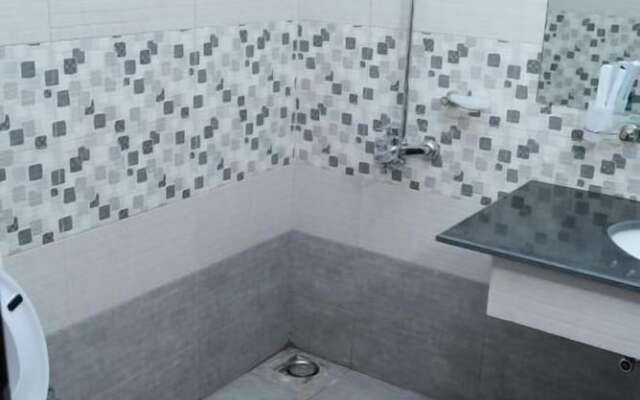 Cuzzy Inn Hotel Lahore