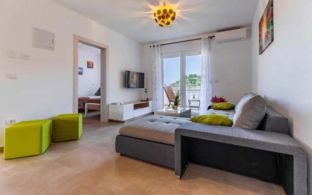 Holiday House emjalemi