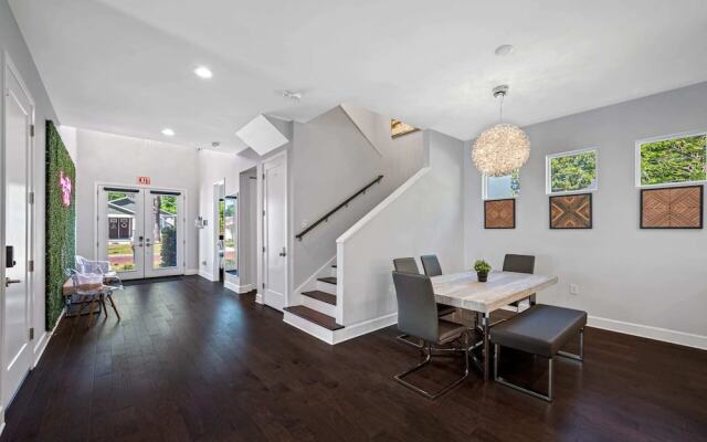 Luxury Tampa Home w/ Pool, Jacuzzi & Amenities