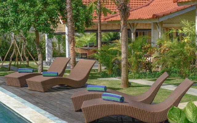 Tamuku Padang Padang, CARI Surf Camp