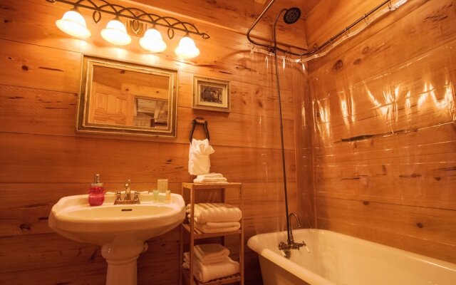 The Lazy K 3 Bedroom Cabin by RedAwning